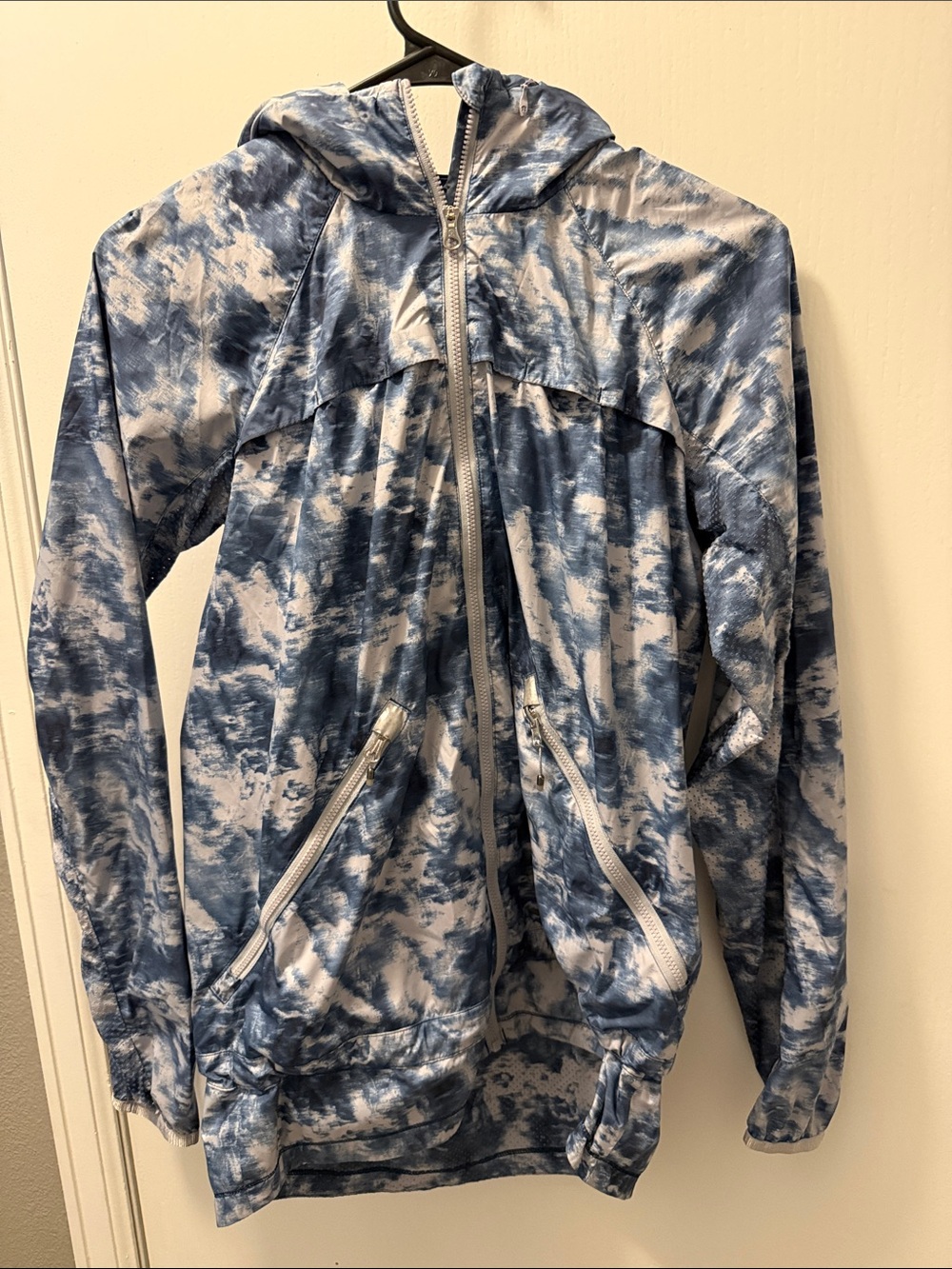 lululemon athletica Blue & White Tie-Dye packable Hooded Zip windbreaker Jacket